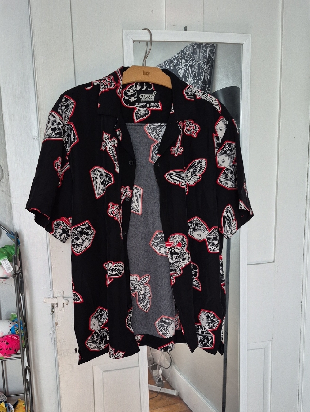 fresh Black Short-Sleeve Button-Down Shirt with Red & White Graphic Prints